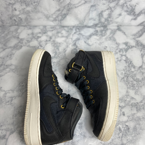 Black Summit White Lifestyle Airforce 1 LV8 - Picture 2 of 6